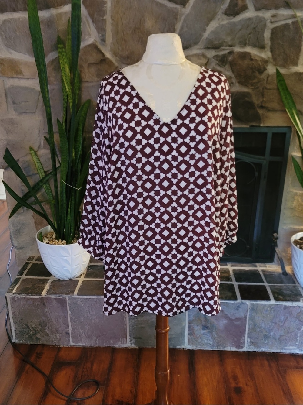 41 Hawthorn Burgundy Geometric Print Blouse Sz 2x Split Neck 3/4 Sleeve Keyhole